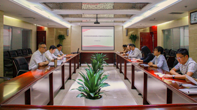 杜巖岫同志參加支部活動(dòng)，為黨員講授黨課