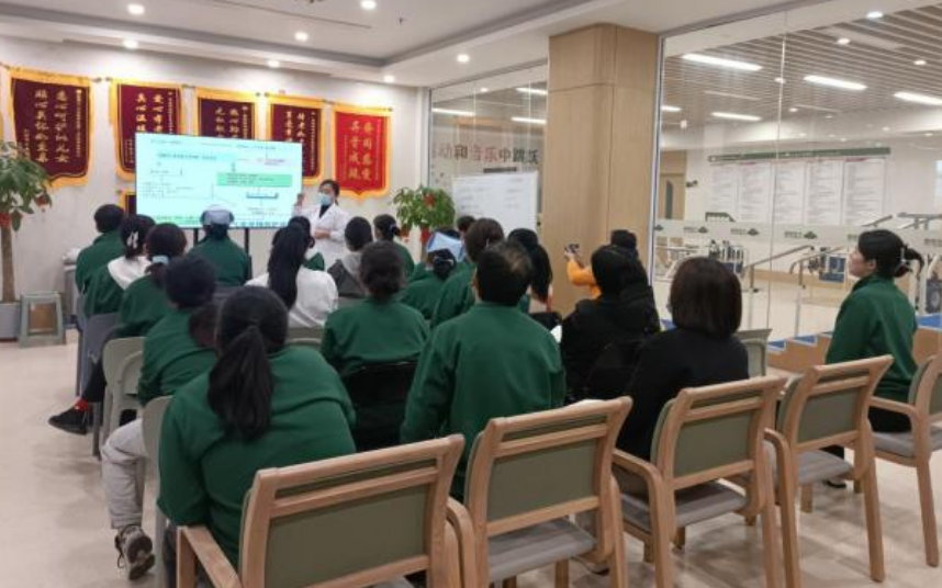 “救”在身邊！共筑服務(wù)安全——頤信養(yǎng)老舉辦急救技能培訓(xùn)